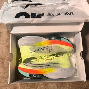 NIKE ALPHA FLYS NEXT % size 9